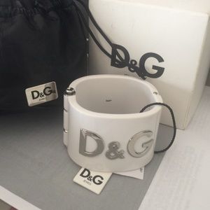 BNWT AUTHENTIC D&G white cuff bracelet.